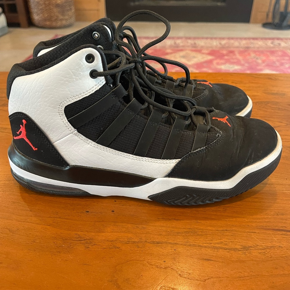 Nike Air Jordan Max Aura Basketball Shoes US 7Y